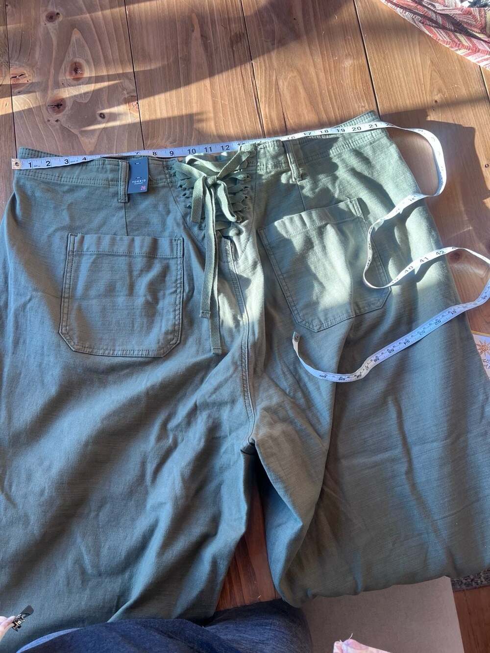 Torrid Olive Green Cotton Twill Lace-Back Barrel Utility Pants 26 - Picture 5 of 7